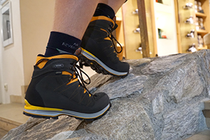 Der perfekte Schuh – Anprobe Bergaufgehen